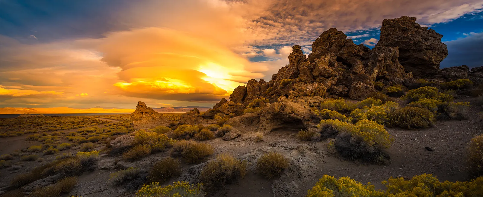 Pyramid lake in Nevada at sunset